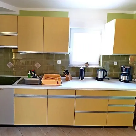 Apartman Amalia - Family Friendly With Parking *