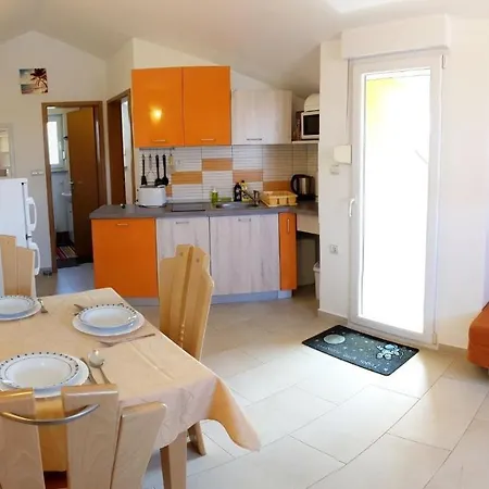 Apartman Amalia - Family Friendly With Parking *