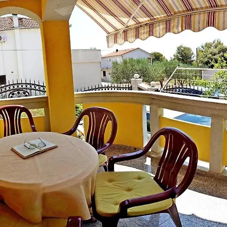 Amalia - Family Friendly With Parking Pakostane