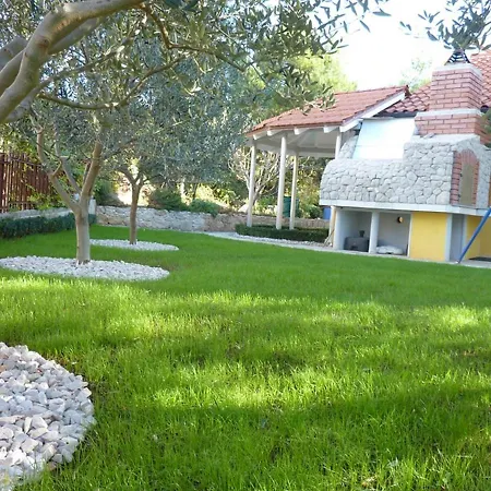 Apartman Amalia - Family Friendly With Parking *