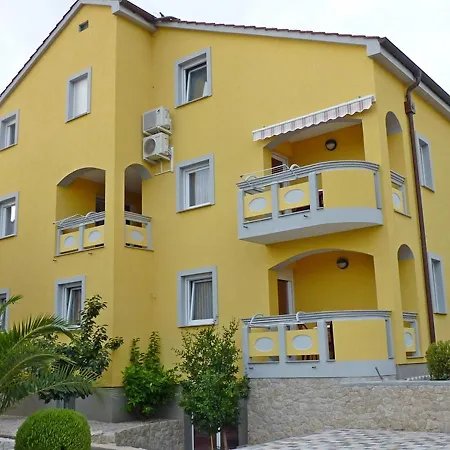 Amalia - Family Friendly With Parking